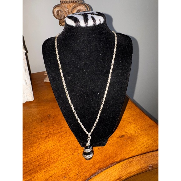 Silver Tone Rope Chain Necklace‎ Black Teardrop Pendant Rhinestone Accents - Picture 3 of 8